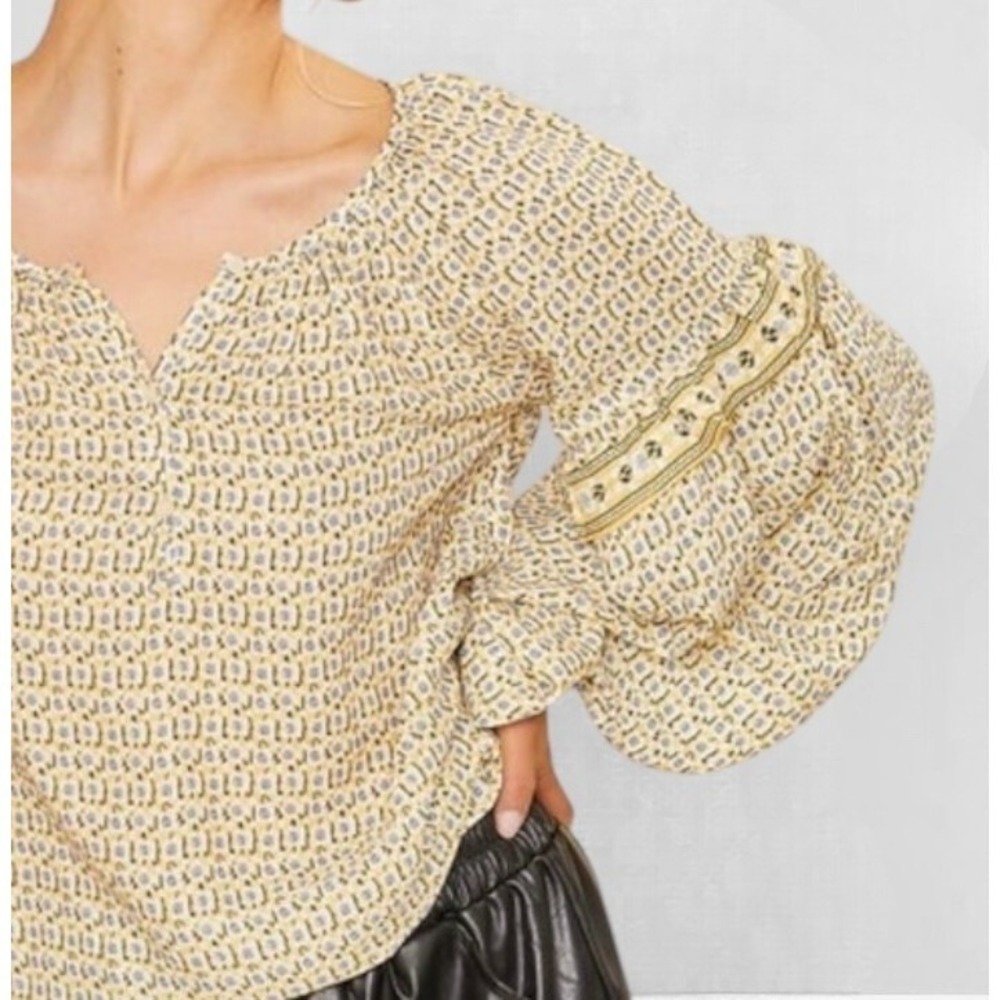 Max studio women blouse ballon sleeves boat neck size M yellow black lightweight
